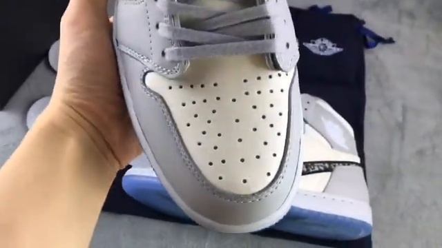 Air Jordan 1 Retro High Dior смотреть онлайн
