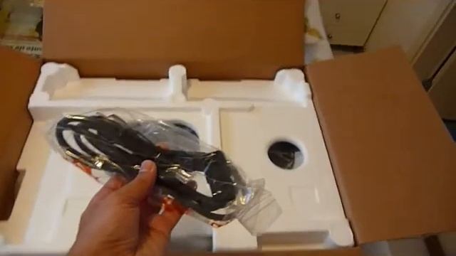 Unboxing - TV LCD 22" HDTV Ready - LG 22LH20R смотреть онлайн