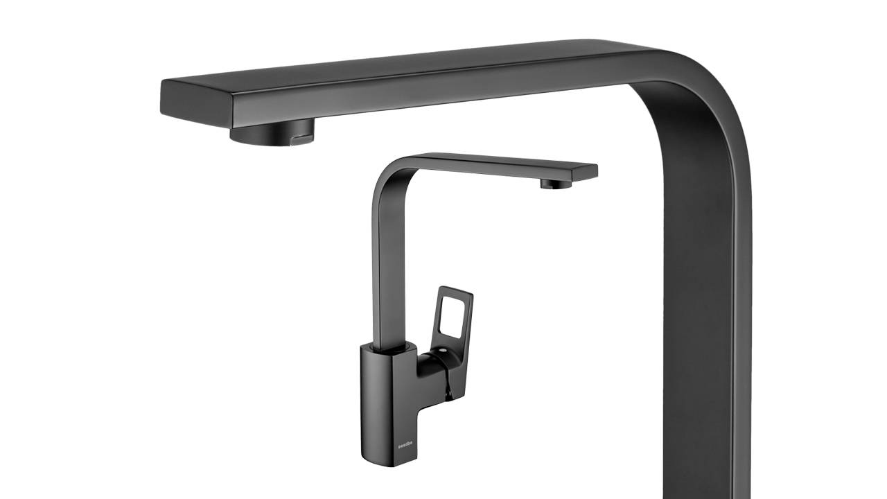 Распаковка черного кухонного смесителя Swedbe Kronos 2041B смотреть онлайн