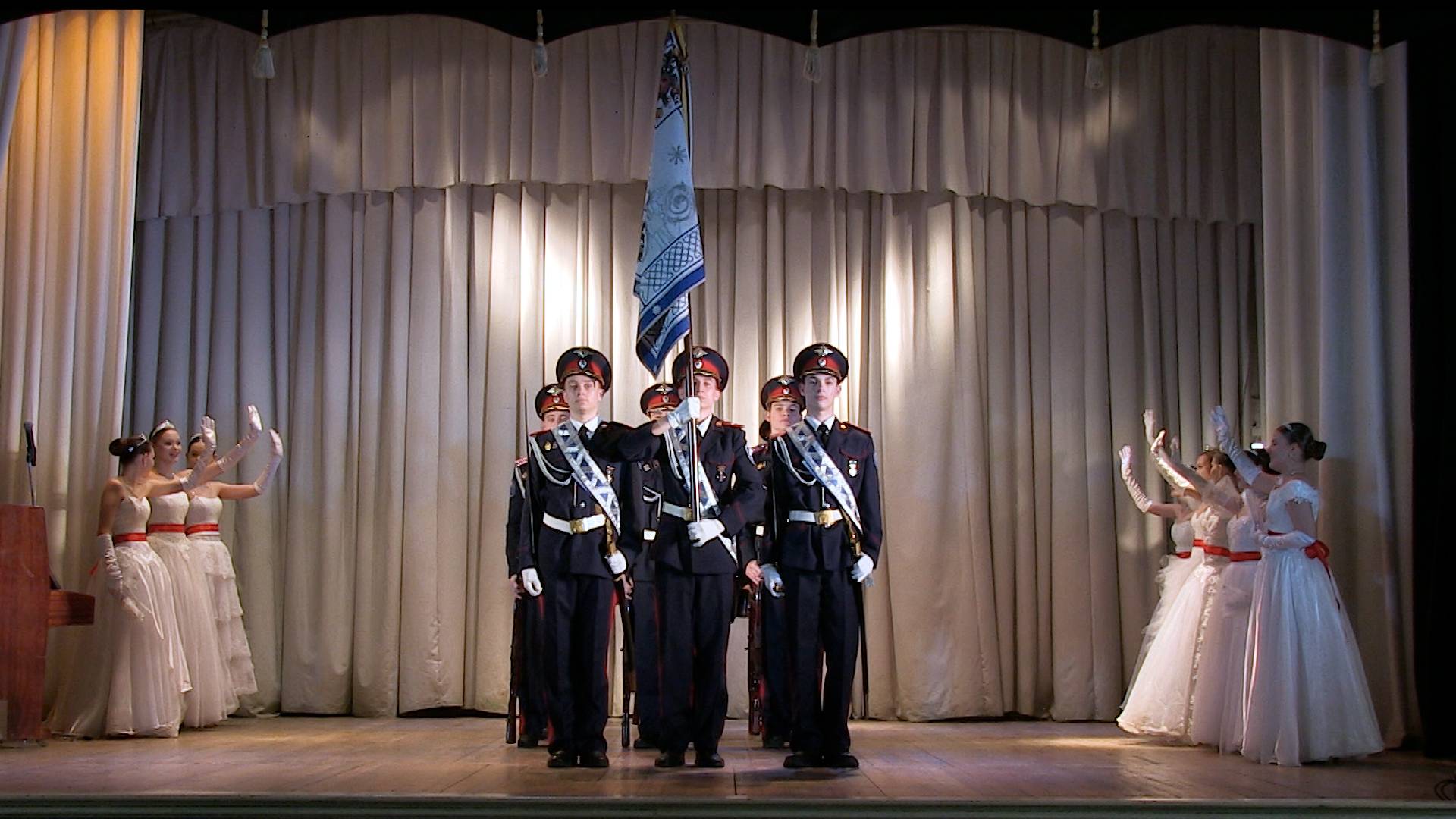 Знаменный взвод ДККК и танцевальный коллектив «Наследие». Руководители: В. Шелковский и О. Щербина. смотреть онлайн