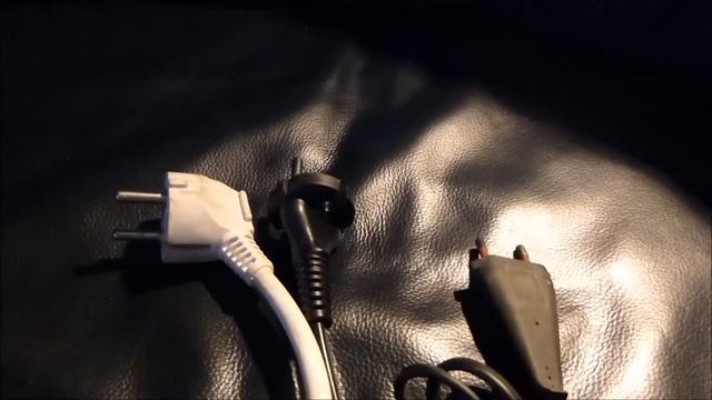 Stecker, Steckdosen und deren Gefahren durch falsche Sicherungen смотреть онлайн