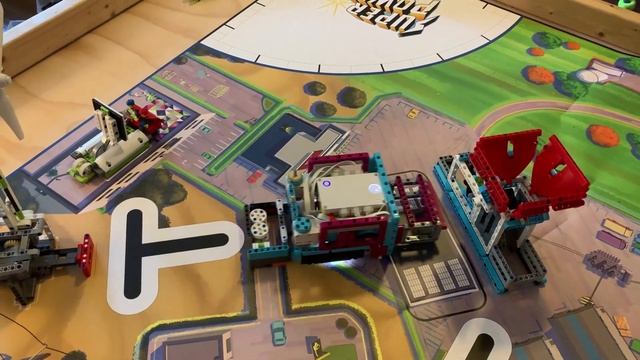 FLL Superpowered Run - Wind Turbine, TV, and Dinosaur (70 points) смотреть онлайн