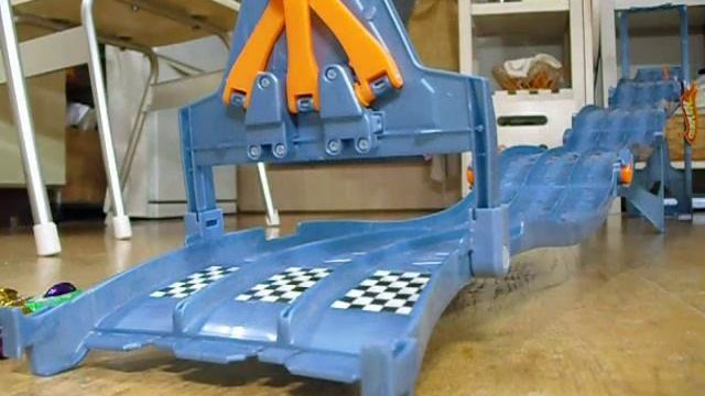 #2-672 "Rigor Motor" vs "Batmobile" vs "X-Ploder(Power Rocket)" Hot Wheels смотреть онлайн