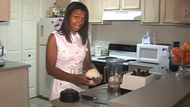 How to Make Raw Coconut Milk смотреть онлайн
