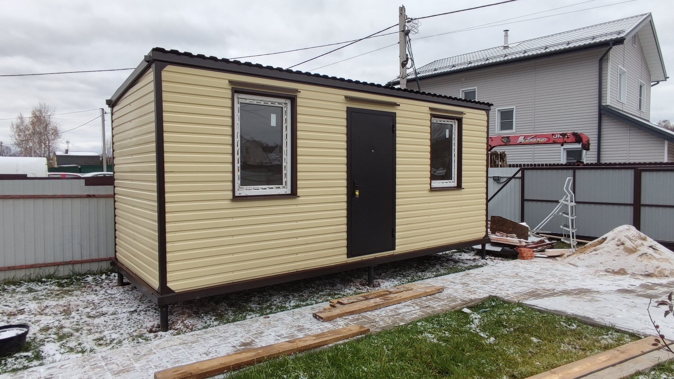 Дачный домик Люкс вагончик бытовка блок контейнер металлический 6 метровый в цвете слоновая кость смотреть онлайн