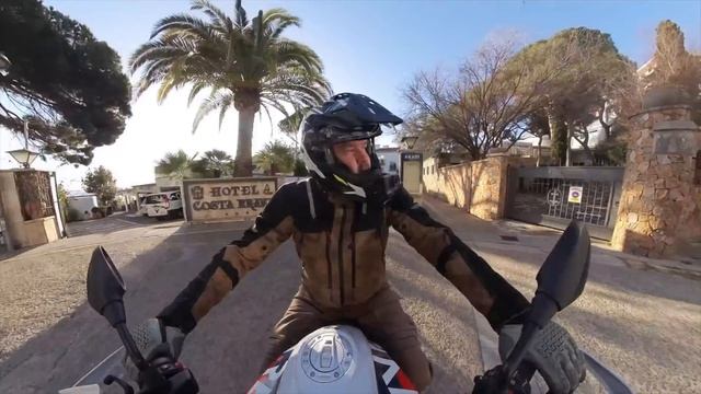 Riding the Catalonia Coast & Mountains with Revv Travel (and how I broke the R1300GS!) смотреть онлайн