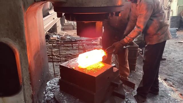 Dangerous Production procedure of Sugar mill-parts in 90s local factory || logic skills смотреть онлайн