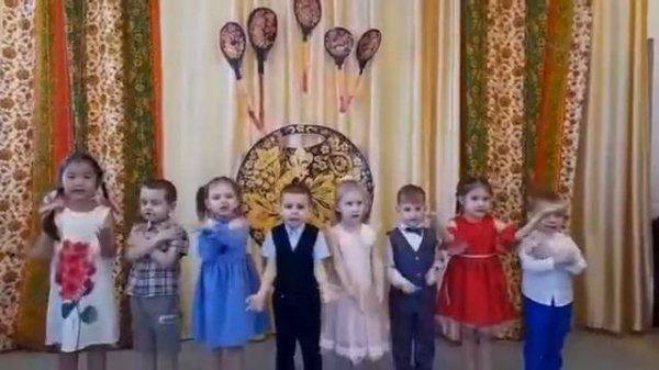 песня на английском языке "Hugs and kisses" средняя группа Колобок