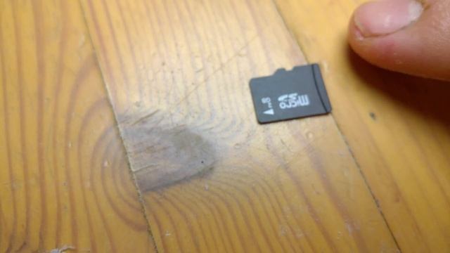 Viewing a flash memory module under an electron microscope смотреть онлайн