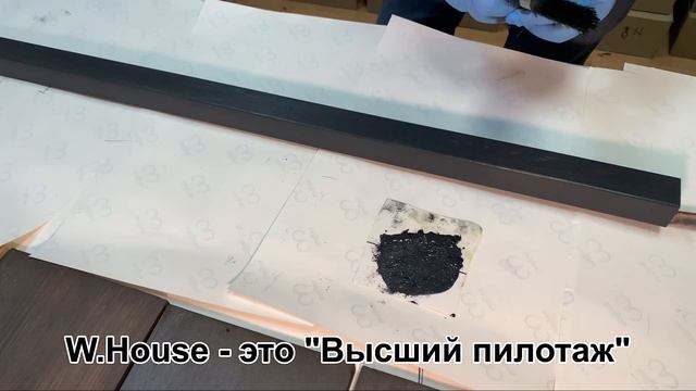 Нанесение масло воска на заготовку из сосны, цвет черный графит. Подходит для всех типов древесины смотреть онлайн