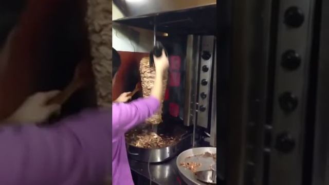 Как готовят шаурму в Алматы ! Круть! смотреть онлайн