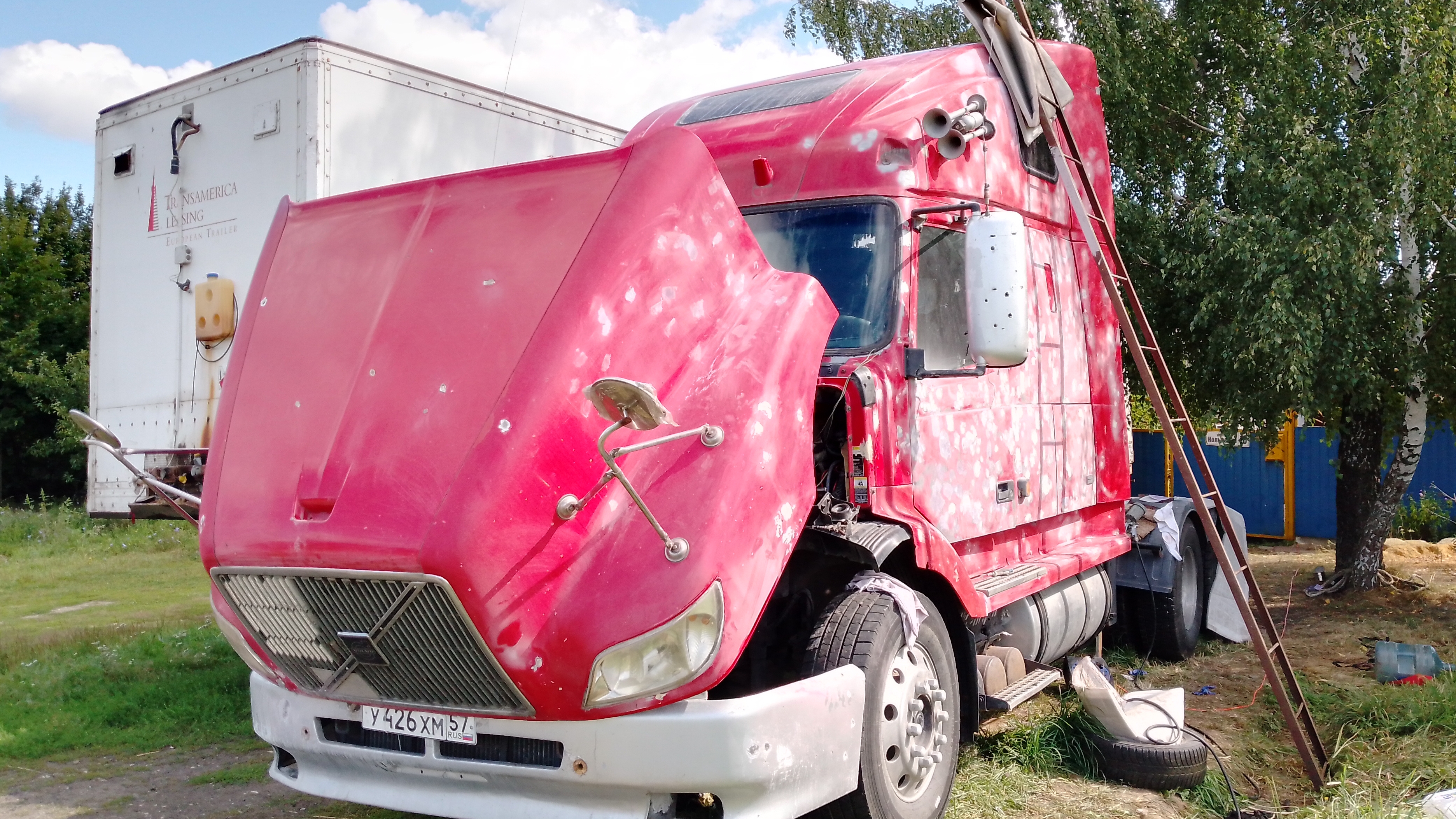 Volvo Vnl после обстрела