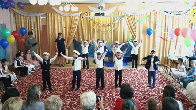 "Группа Пчёлки" - выпускной в детском саду, Бутово 2018 г смотреть онлайн