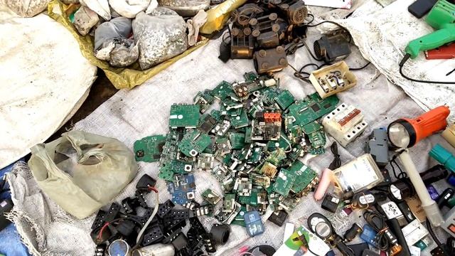 CHOR Bazaar - LED , Laptop , microwave , speakers | Branded shoes | Dilli ka launda смотреть онлайн
