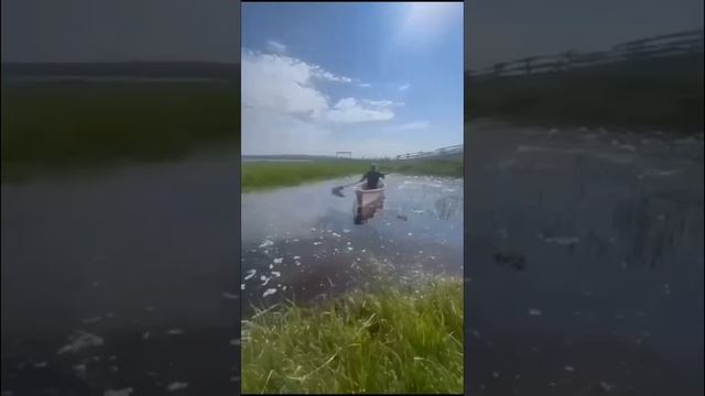Житель Амгинского улуса смастерил лодку из подручных материалов и эпоксидной смолы. #якутия #амга смотреть онлайн