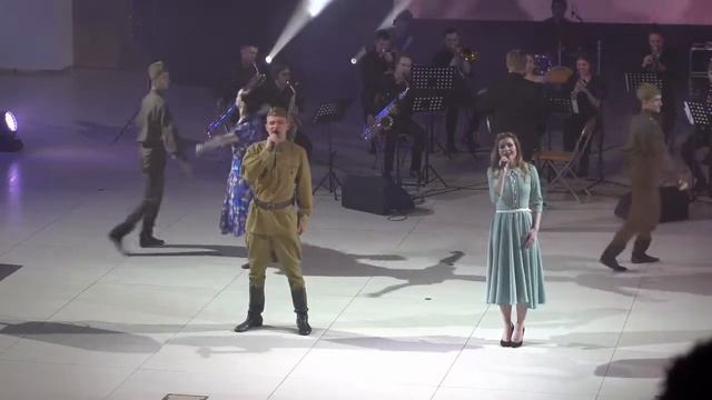 День Победы. Александр Котенко, Анна Смолькова, оркестр СПГИК смотреть онлайн