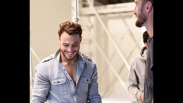 Hande Erçel finally held Kerem Bürsin's hand смотреть онлайн