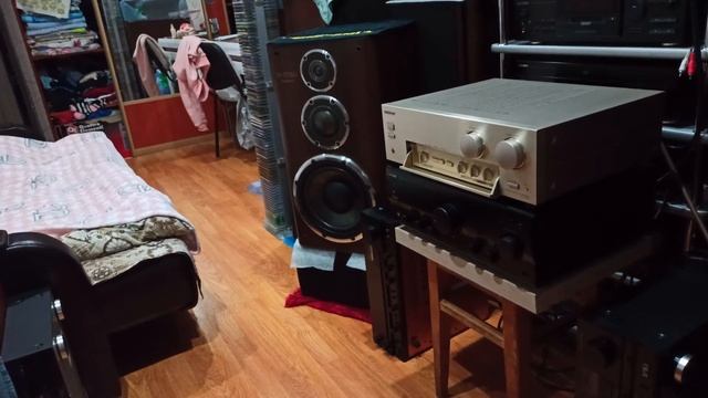 Kenwood KA-7090R against Kenwood KA-7050R and Onkyo D-77XG.(1) смотреть онлайн