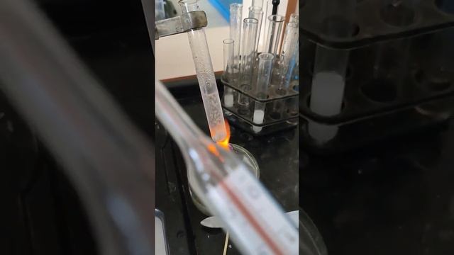 химия реакция лаборатория на огне смотреть онлайн