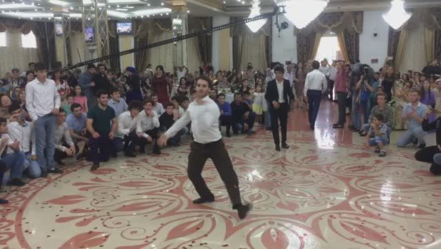 Осторожно танцуют одни из лучших смотреть онлайн