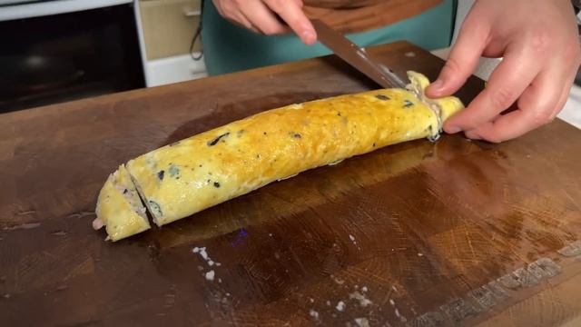 Бомбический ОМЛЕТ на Завтрак! Омлет в виде рулета на сковороде. смотреть онлайн