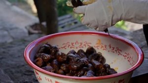 Enjoy savory meat on the bone and a warm bowl of cured pork rib soup as the year ends.【滇西小