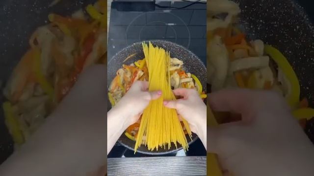 Вкуснейший УДОН без заморочек в одной сковороде 😋😋 смотреть онлайн