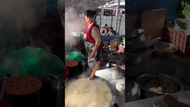 山东大集早酒摊，羊肉70一斤25元一大碗 ，再配上一杯瓜干酒，通透！#记录我的农村生活 #美食日记 #白酒 смотреть онлайн