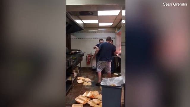 'Drunk' man attacks kebab shop workers because 'food took too long' смотреть онлайн