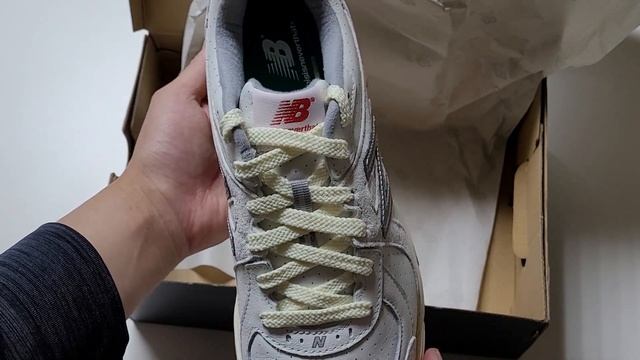 뉴발란스 x 디스이즈네버댓 860v2 화이트 New Balance x Thisisneverthat 860v2 White смотреть онлайн