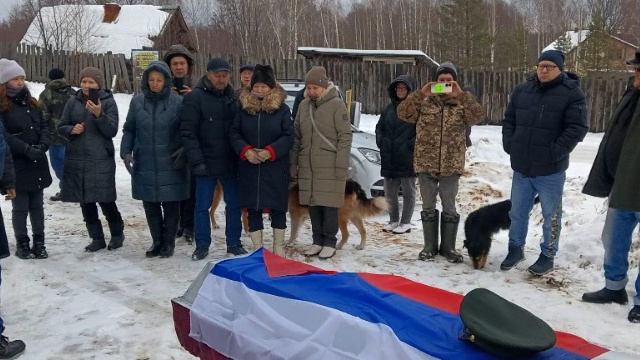 Похороны воина Владимира Андреева. 21 декабря, 24 года. Кокшайск смотреть онлайн
