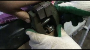 Замена пальца - ремонт дверных петель на Шевроле Нива.