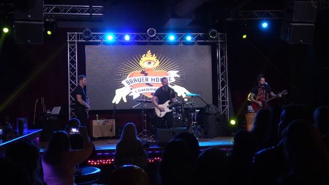 Neon Freakshow Band Live: About a Girl & School смотреть онлайн