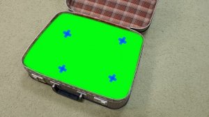 Футажи на зеленом фоне. Чемодан на зеленом фоне. Открытый чемодан на зеленом фоне. Хромакей.