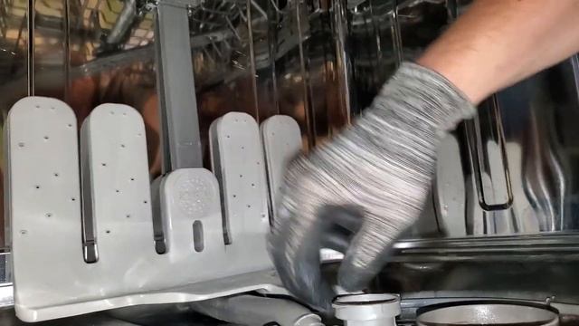 KitchenAid Dishwasher - Replacing The Diverter Motor смотреть онлайн