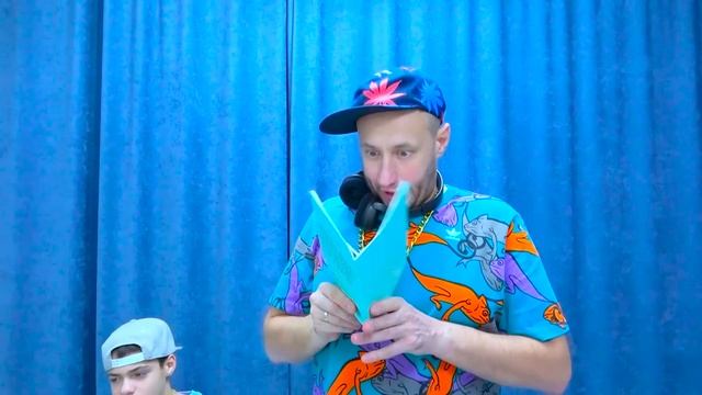 ЧТО ПРОИСХОДИТ ЗА КАДРОМ. ИЗНАНКА) смотреть онлайн