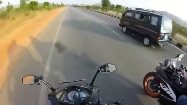 Pulsar RS 200 Vs Ktm RC 200 смотреть онлайн