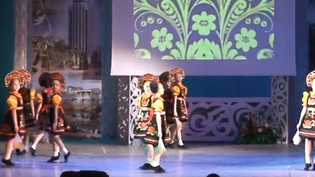 Русский народный танец -"Расписная хохлома"// Russian folk dance - "Painted Khokhloma" смотреть онлайн