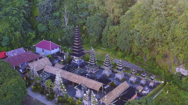 Bali - Away from the crowds || Insta360 One X + DJI Mavic 2 Pro смотреть онлайн
