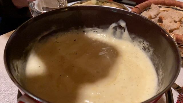 Swiss Desi On The Go - Swiss Cheese Fondue - Davos смотреть онлайн