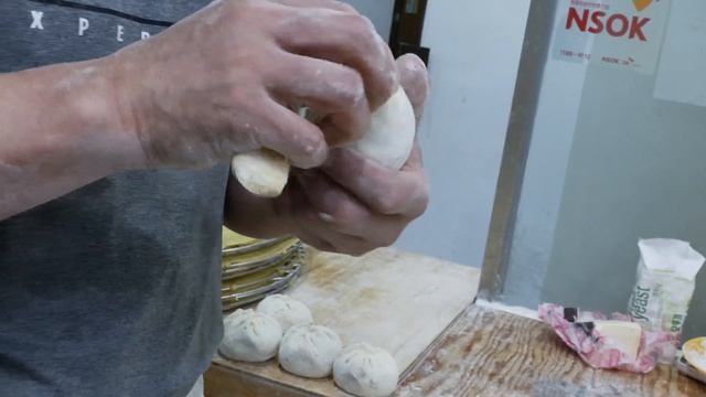대치동에서 대박난 왕 만두집/King dumplings&Kimchi dumplings/Korean Street Food смотреть онлайн