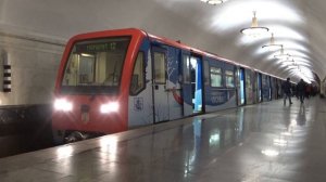 Тематический Поезд «С Новым 2018 Годом» на станции Новослободская
