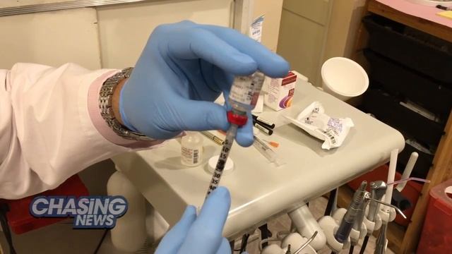 Men Are Joining The Botox Party смотреть онлайн