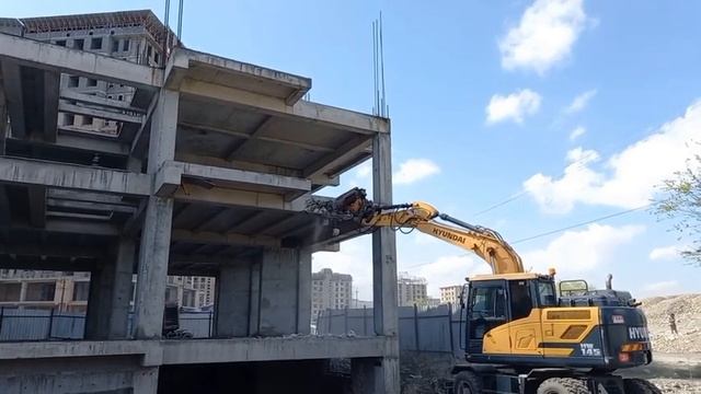Бишкекте «Эмаком» куруп жаткан көп кабаттуу үй бузулууда смотреть онлайн