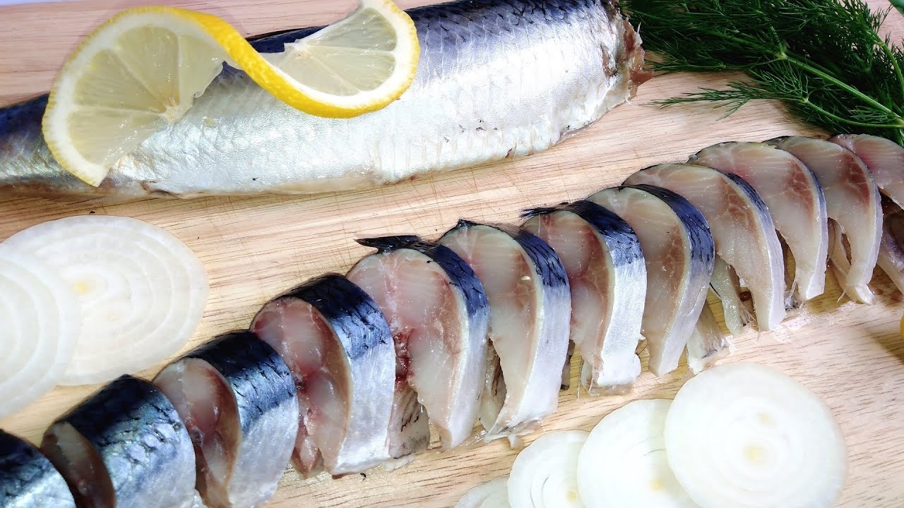 ПРОСТАЯ СЕЛЕДКА, А КАКАЯ ВКУСНАЯ — СЕЛЬДЬ ПРЯНОГО ПОСОЛА. смотреть онлайн