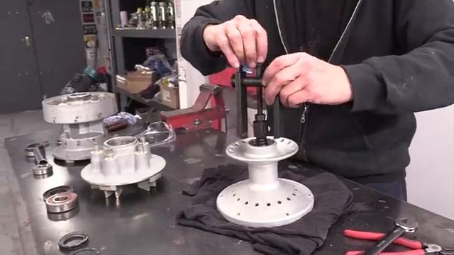 25.Triumph Thunderbird TT Legend, Wheel Hubs, Strip out and Refurb ! смотреть онлайн