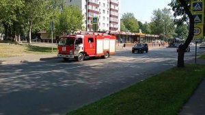 Пожарная с сиреной.