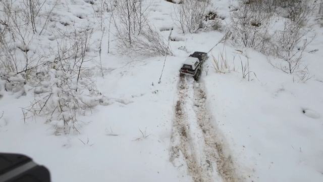 FMS FCX10 CHEVROLET BLAZER K5 на заснеженой трассе. смотреть онлайн