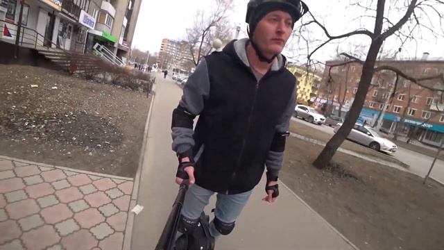 На моноколесе. Первый выезд в город по делам. Абакан. Научился кататься | ездить.