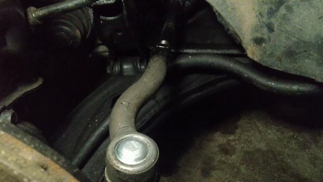 Замена левых рулевых тяг и наконечников и способ быстрого съёма их целиком смотреть онлайн